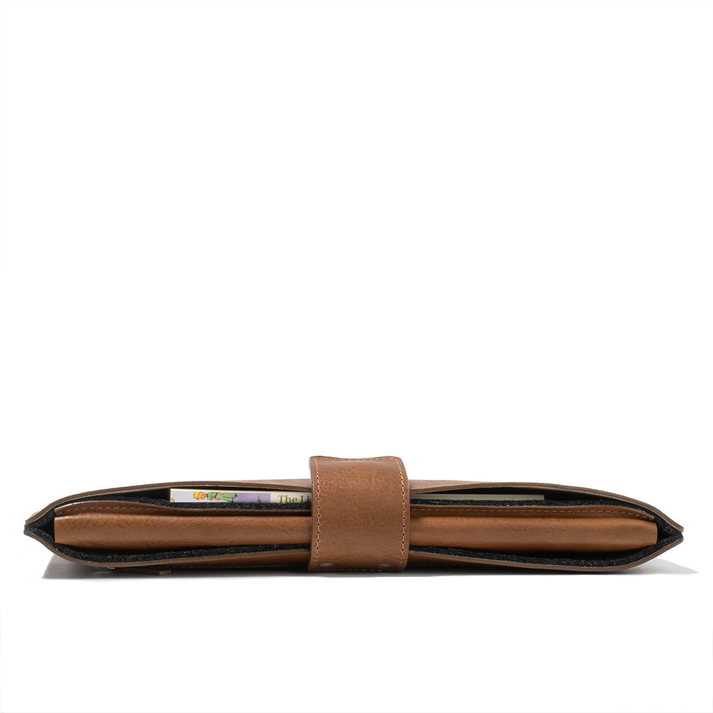 Kožený obal pro MacBook s kapsou na zip – Executive Sleeve