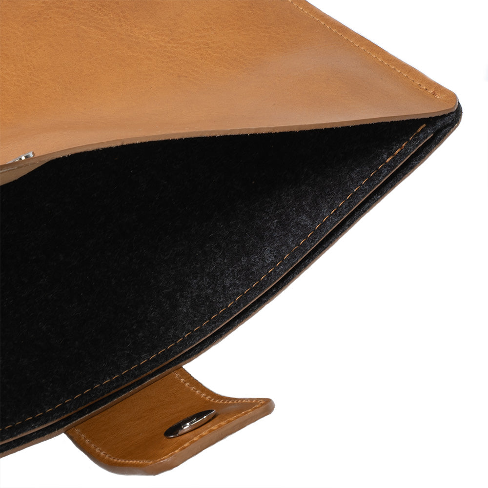 Kožený obal pro MacBook s kapsou na zip – Executive Sleeve