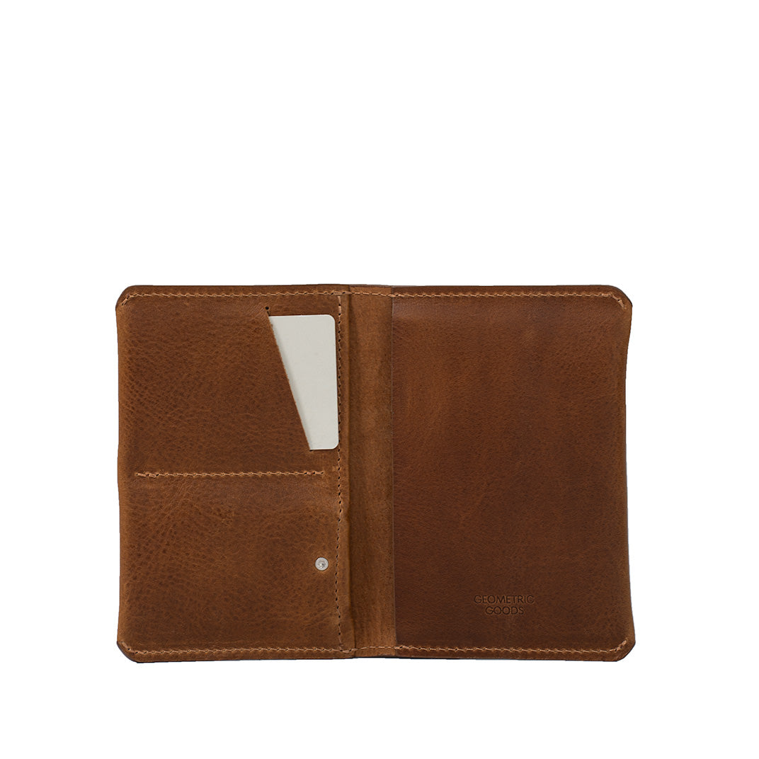 Leather passport holder with AirTag and RFID protection – Passport 2.1