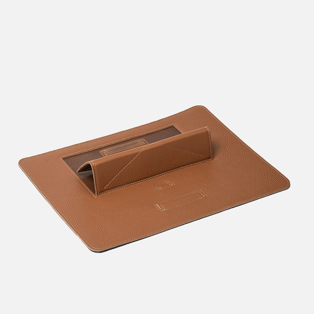 Luxusní kožený stolní stojan pro iPad – Studio Edition